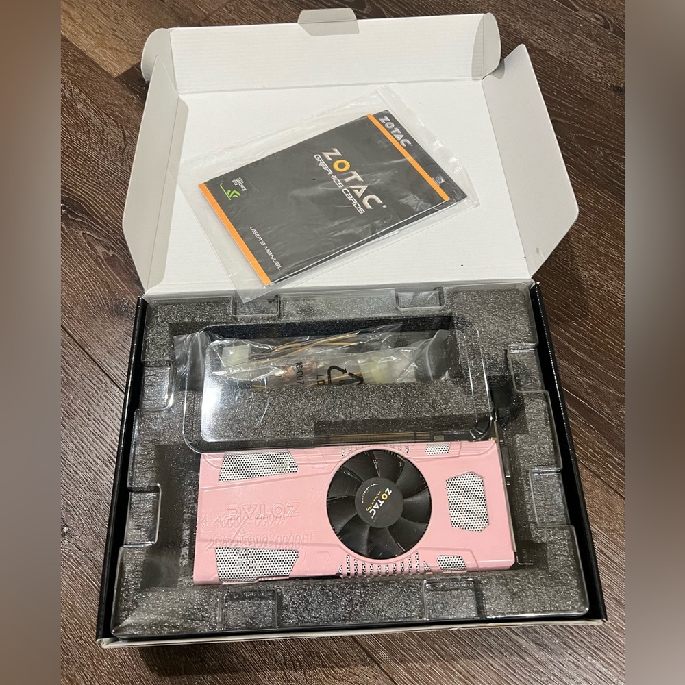 Zotac GTX 570 Amp edition 1.28 MB DDR5 320 BIT